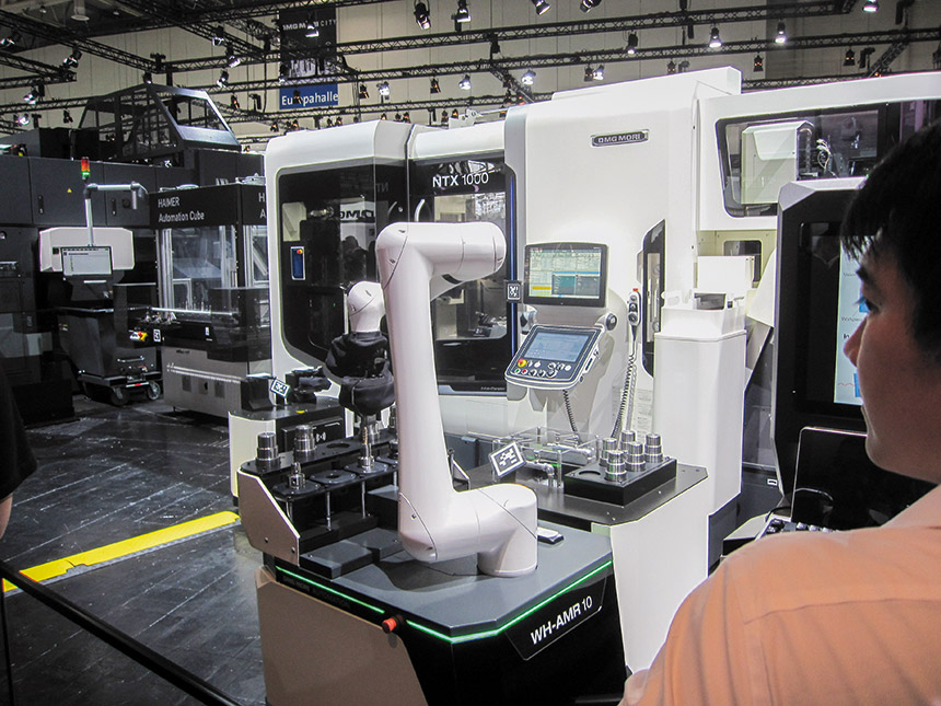 La cobotique mobile flexibilise le processus de production. Ici, une installation automatisée conçue par DMG Mori. Source : MS