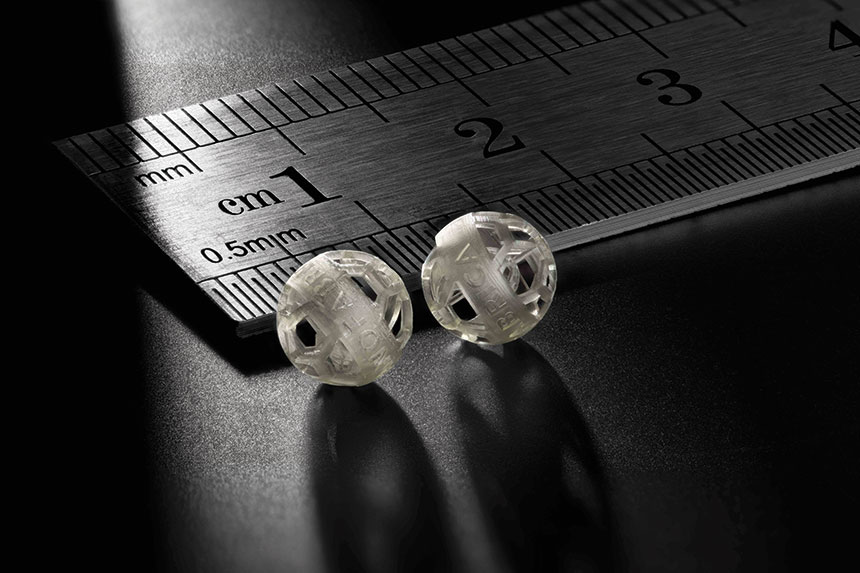 Les machines Giga et Tera de Nano Dimension ont une résolution au niveau du micromètre et fabriquent des micro-géométries complexes en une seule construction. Source : Nano Dimension