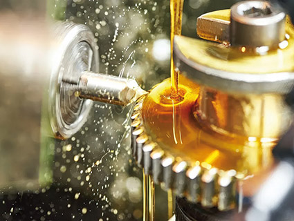 Le NEO B1 peut traiter les huiles entières (hydrocarbures, huiles minérales, synthétiques ou des esters végétaux), les graisses et autres polluants organique, ainsi que les polymères (dans la fabrication additive pour le déliantage et l’élimination des polymères), etc. Source : Inventec Performance Chimicals