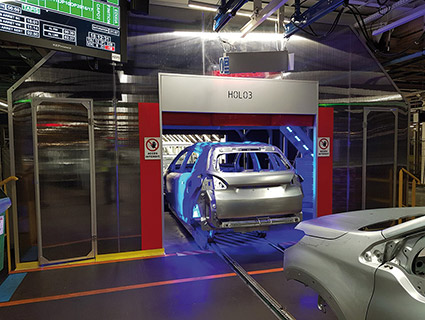 Tunnel de détection de défauts avant peinture pour un démonstrateur automobile. Source : HOLO3