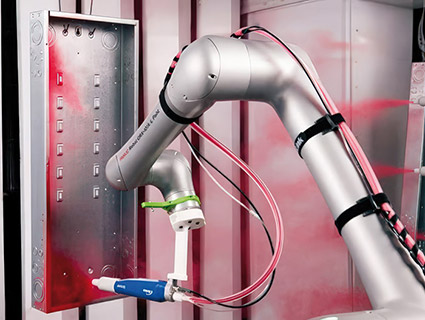 Le robot collaboratif CRX-10i A/L Paint ne pèse que 45 kilos, n’a besoin que d’une prise électrique pour être utilisé et présente une faible empreinte au sol. Source : Fanuc