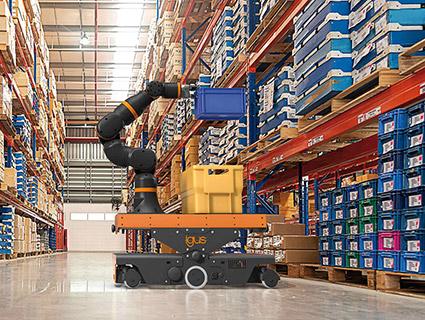 Cet AGV se déplace de manière autonome dans l’usine et peut être combiné à un cobot ReBeL en polymère hautes performances. Source : Igus