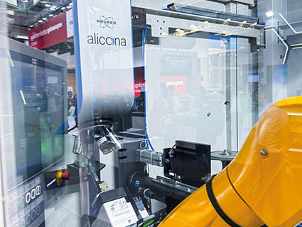 Nagel utilise la Robo-Cell "NaPrep" d’Alicona pour contrôler le brossage des chants en temps réel. Source : Alicona