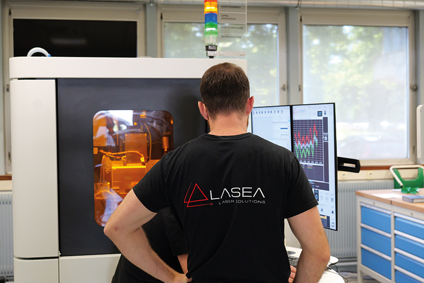 Vulkam a mis au point, en collaboration avec Lasea, la machine laser Femto LS4-P qui repousse les limites de la micromécanique horlogère. Source : Vulkam