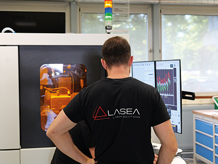 Vulkam a mis au point, en collaboration avec Lasea, la machine laser Femto LS4-P qui repousse les limites de la micromécanique horlogère. Source : Vulkam